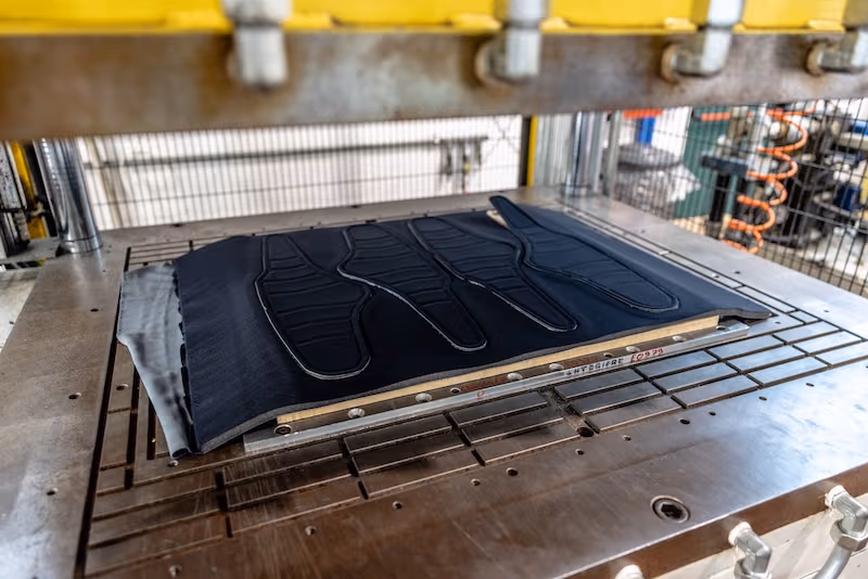 Non è solo plastica: 5 curiosità sulla termoformatura che cambieranno il tuo modo di produrre — 3